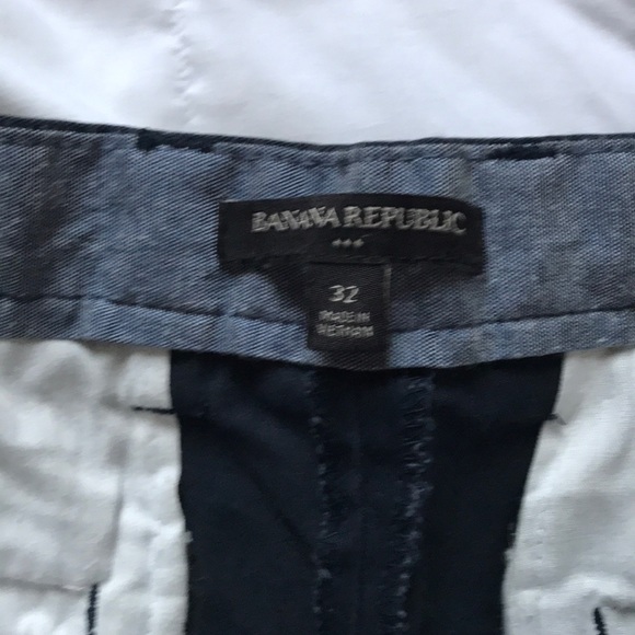 Banana Republic shorts. Size 32. Navy blue - Picture 3 of 4